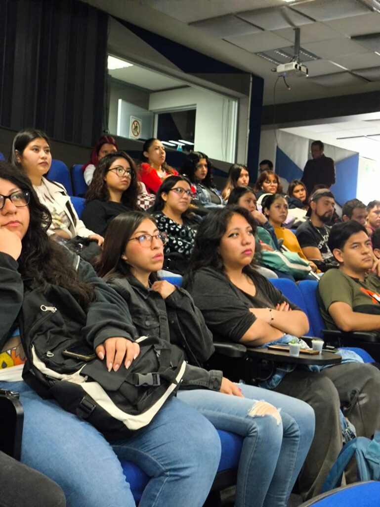 qué carreras hay en la Universidad Rosario Castellanos